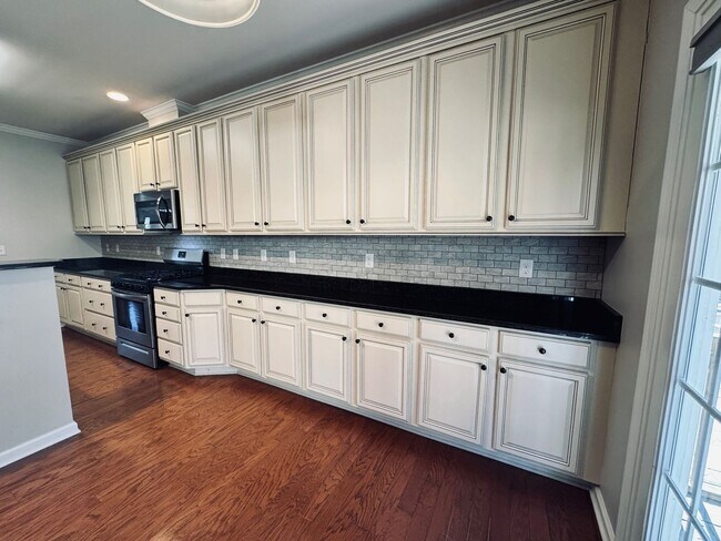 Building Photo - South AVL - Well Kept, Large Home with Garage