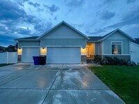 Building Photo - 8848 Daisy View Ln