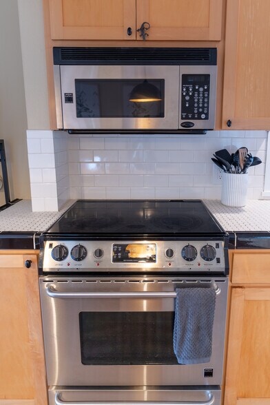 Building Photo - 1519 32nd Ave