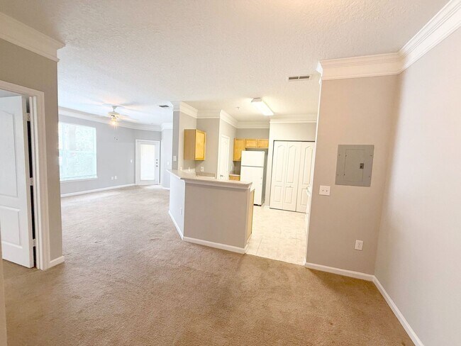 Building Photo - 8848 Villa View Cir
