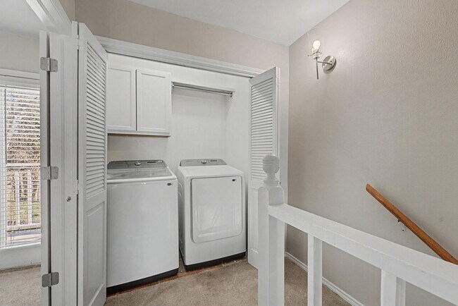 Building Photo - 2 Bed | 2 Bath Condo on Crybaby Hill