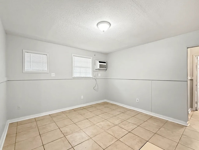 Primary Photo - 524 Starrett Rd