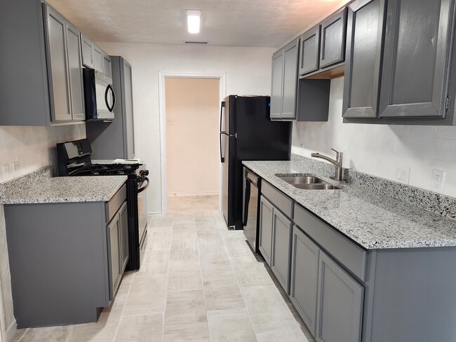 Building Photo - 1435 Templecliff Dr