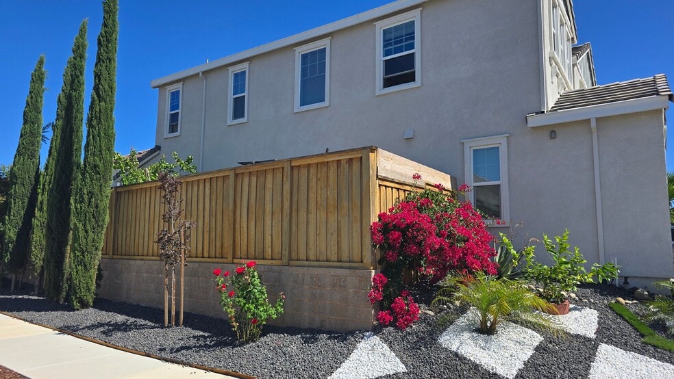 Building Photo - 3159 Tostalinda Dr