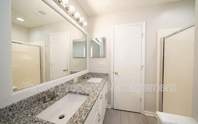 Building Photo - 3007 Longmont Ln