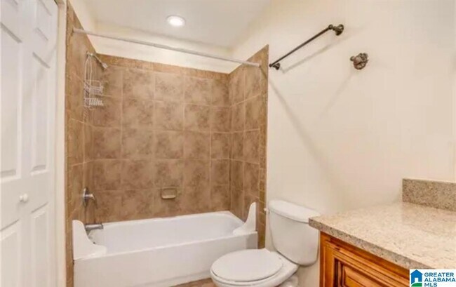 Building Photo - 210 15th St E