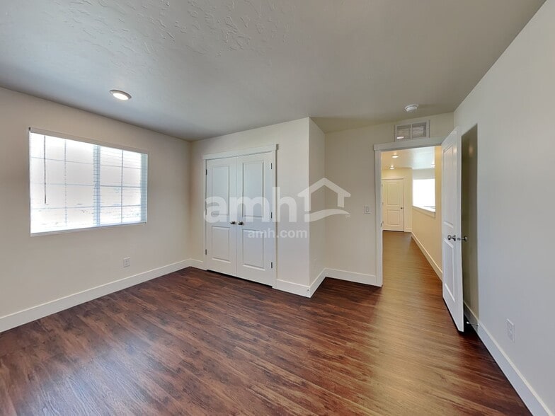Building Photo - 1461 W Afton St