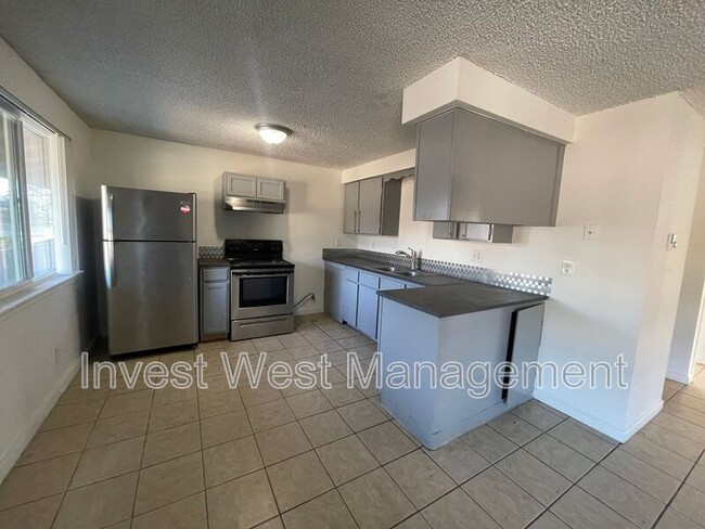 Building Photo - 944-933 33rd Ave