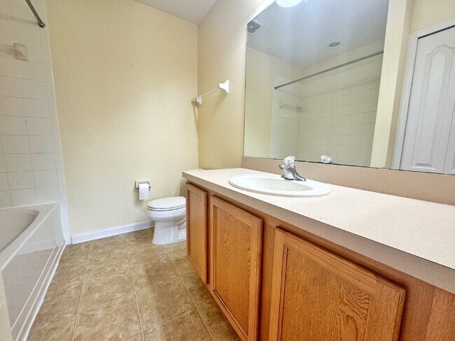 Building Photo - Paloma 2BR/2.5BA Townhome!