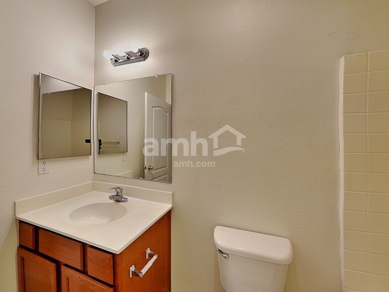 Building Photo - 8940 W Olive Ave