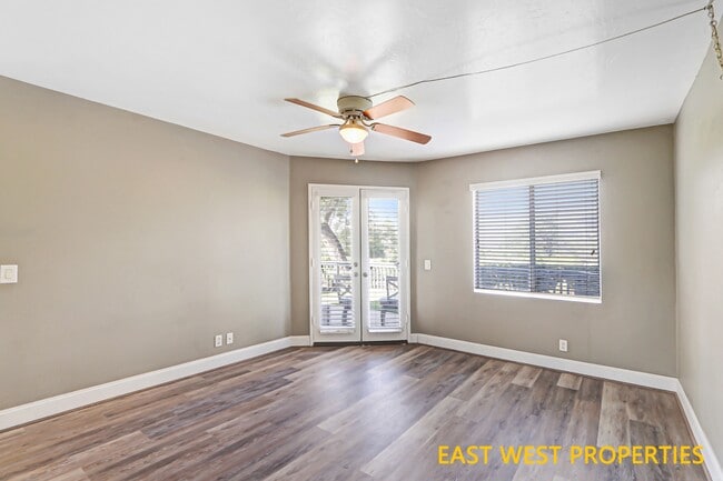 Building Photo - 21 Lobelia