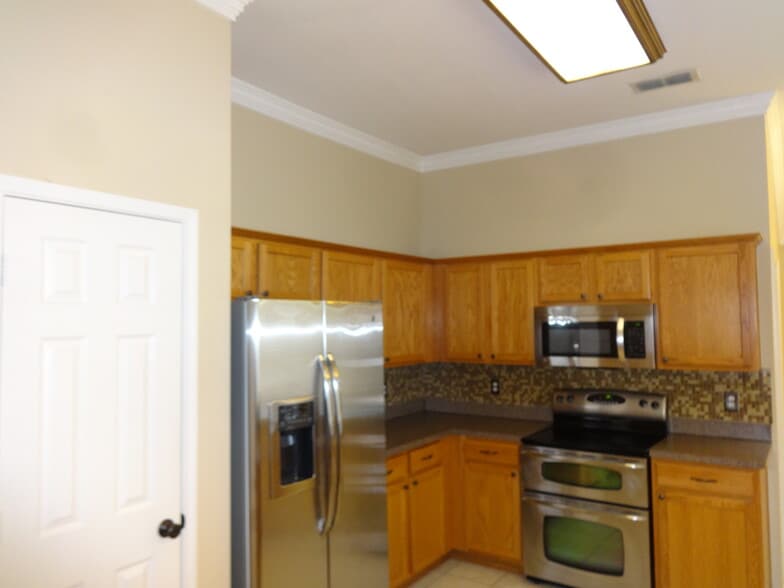 Building Photo - 1909 Wahoo Dr