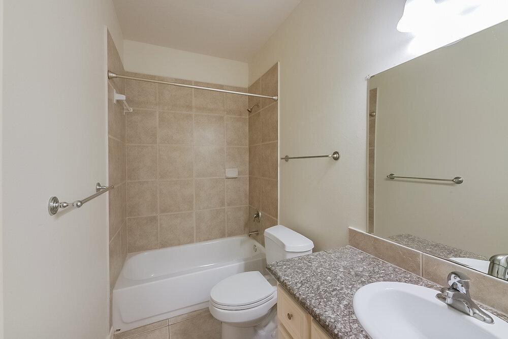 Building Photo - 6115 Oak Bay Dr