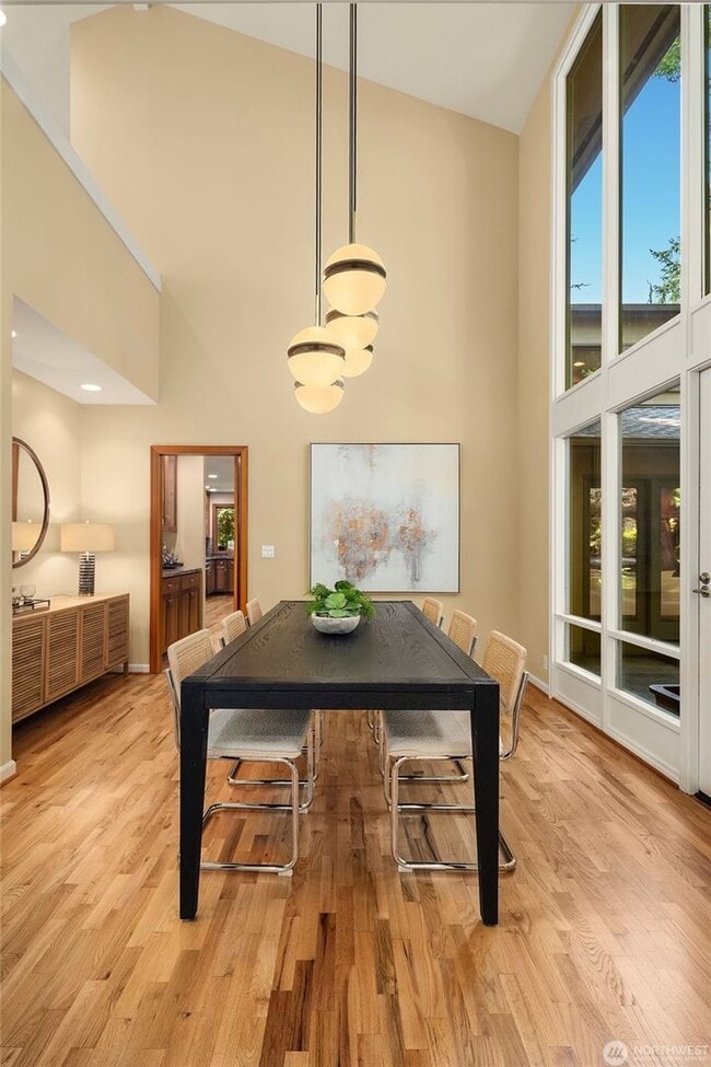 Building Photo - 5bd/4ba Mercer Island Home