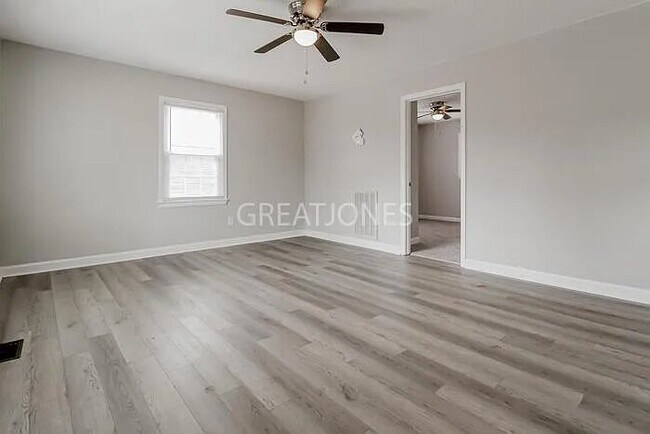 Building Photo - 529 Oakland Ave