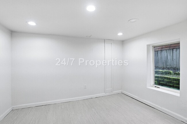 Building Photo - Amazing 4 bedroom home in SE Portland!