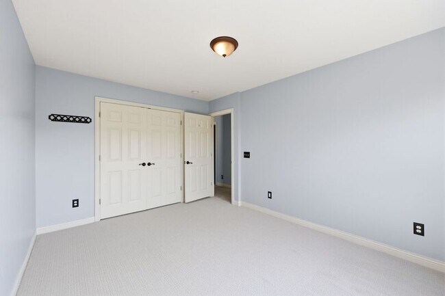 Building Photo - 5940 Meehan Rd