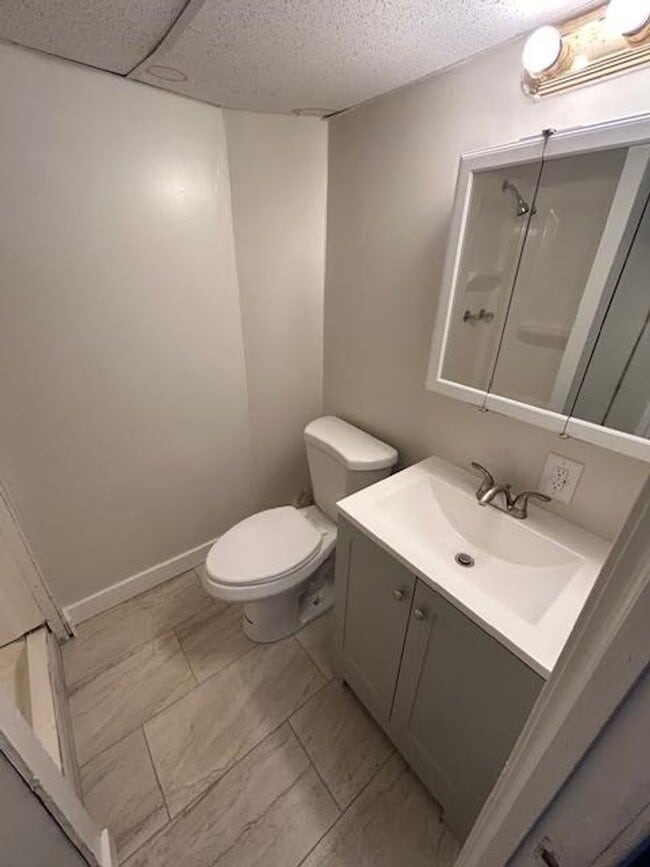 Building Photo - Renovated 2bed 2bath in Middle River