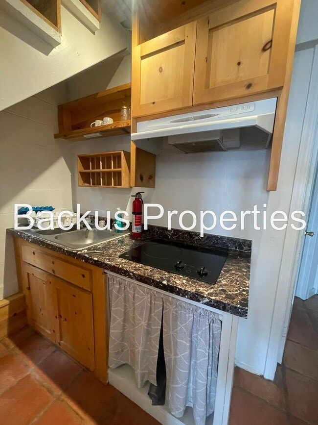 Building Photo - Wonderful furnished loft in upper Seaside