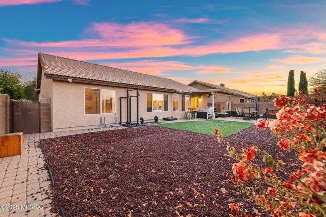 Building Photo - 7620 W Running Bear Dr