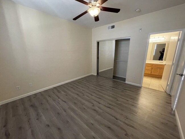 Building Photo - Beautiful 2nd Story 2 Bed 2 Bath House in ...