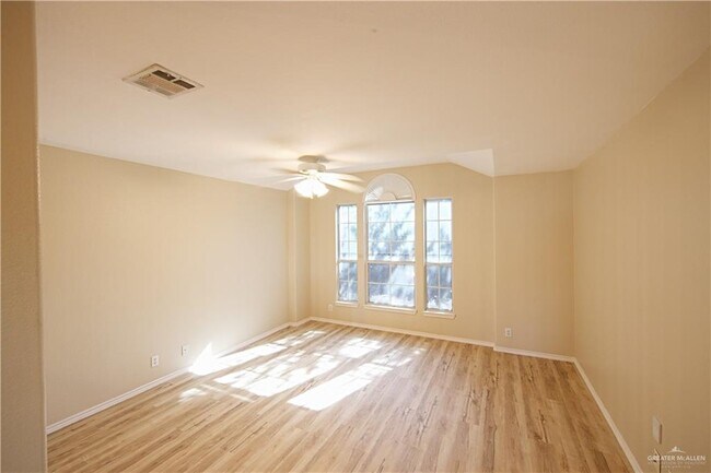 Building Photo - 27 Fern Ave