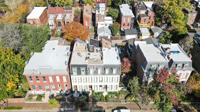 Building Photo - Charming Victorian Lafayette Square town home