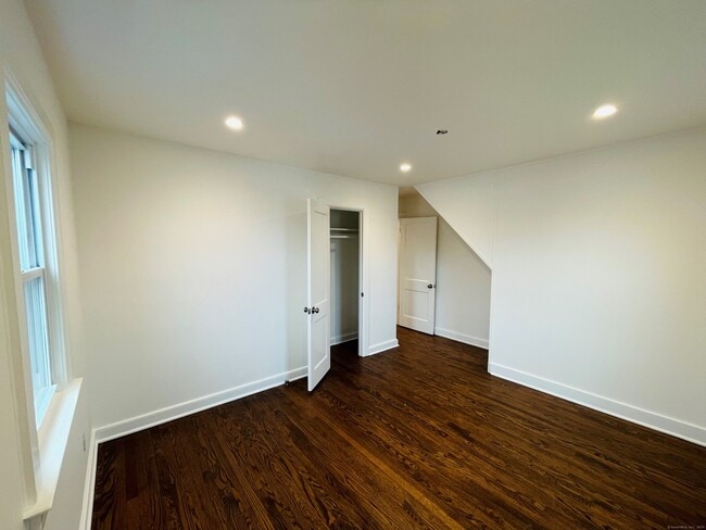Building Photo - 317 Strawberry Hill Ave