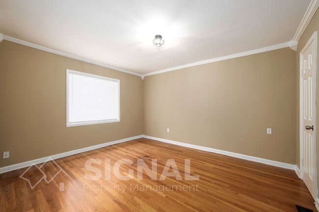 Building Photo - 1156 Skyline Dr