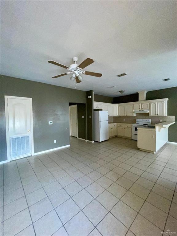Building Photo - 3200 Hill Crest Dr