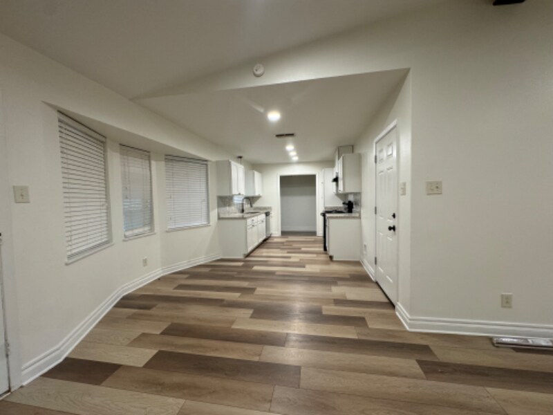 Building Photo - 1302 Blueridge Pkwy