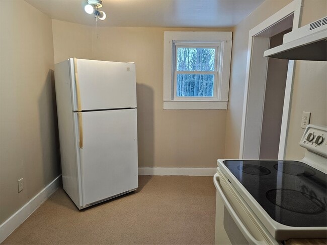 Building Photo - 5 W Chenango Rd