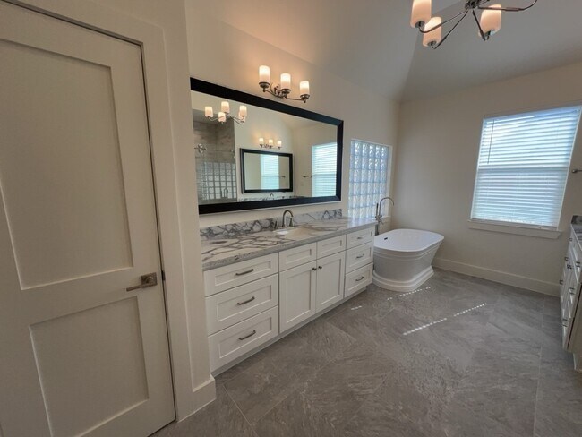 Building Photo - 10607 Enclave Shadows Ct