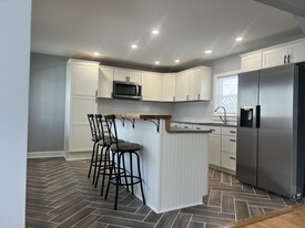 Building Photo - 69 Fruit St