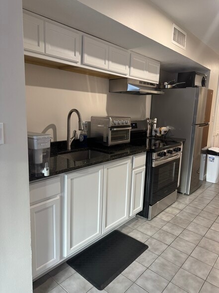 Building Photo - 205 Ferry St