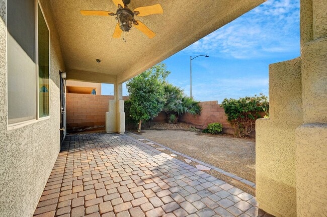 Building Photo - Henderson Home with Beautiful Strip Views