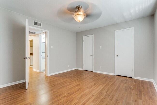 Building Photo - BEAUTIFUL ALAMO HEIGHTS CONDOMINIUM AT THE GEORGIAN