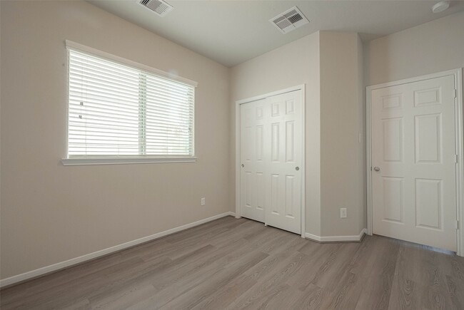 Building Photo - 3979 Mossy Spring Ln