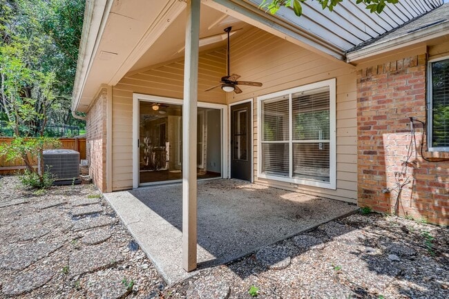Building Photo - Rare 2 BR/ 2 BA Townhouse in Northwest Hil...