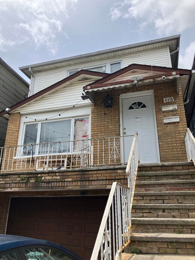 Primary Photo - 421 Virginia Ave