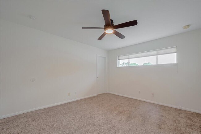 Building Photo - 605 Sorrento Dr