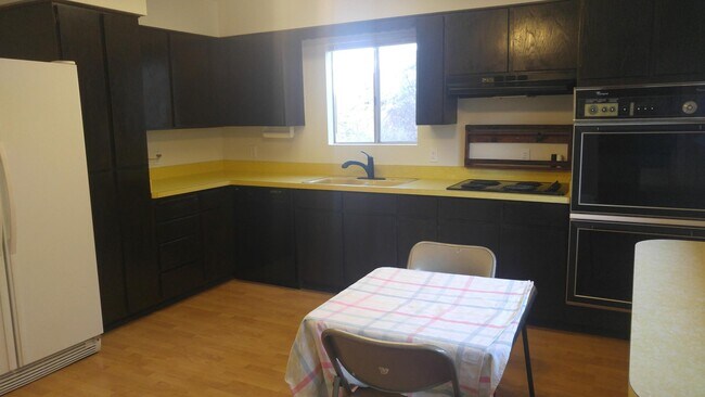 Building Photo - 1545 Montezuma Cir