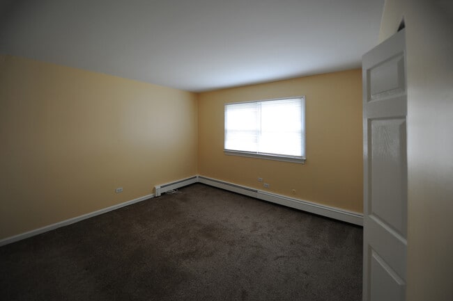 Building Photo - 2423 Ogden Ave