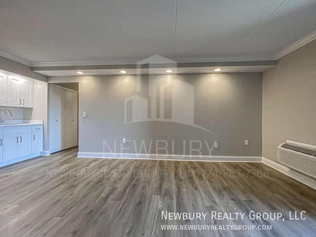 Building Photo - 530 N Main St