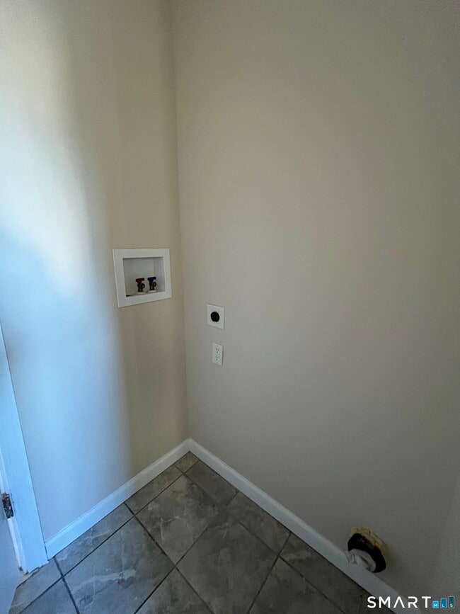 Building Photo - 412 S Main St