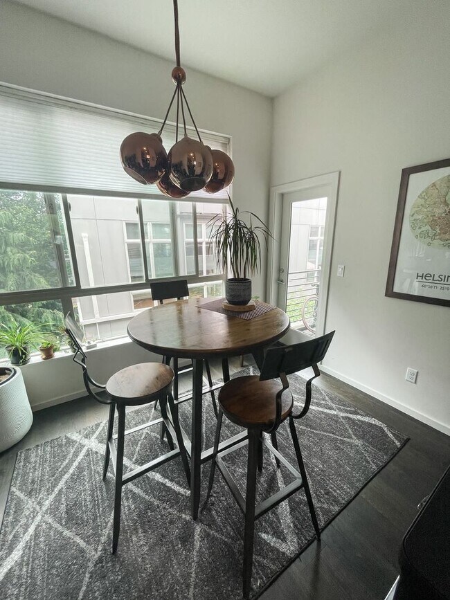 Building Photo - 2bd/3.5ba Seattle Townhouse