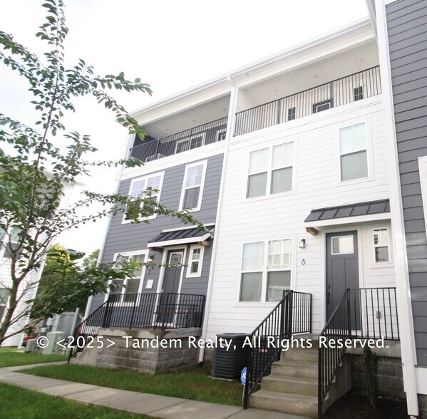 Building Photo - 105 Duke St