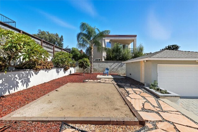 Building Photo - 3644 S Cabrillo Ave