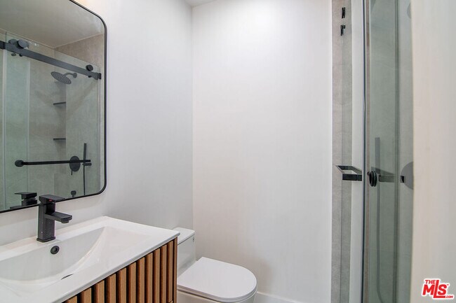 Building Photo - 6686 Drexel Ave