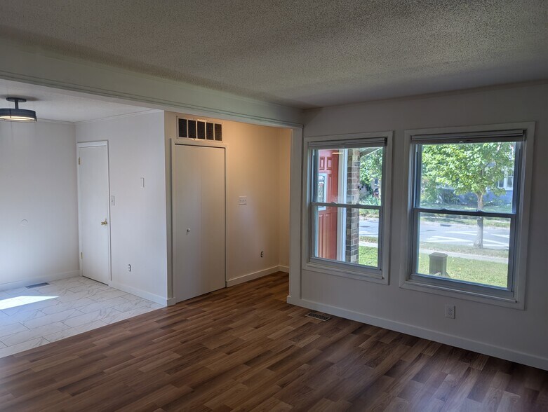 Building Photo - 1446 Rosewood St